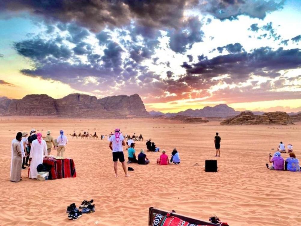 Hotel Traditions Of Wadi Rum Camp & Jeep Tour Exterior foto